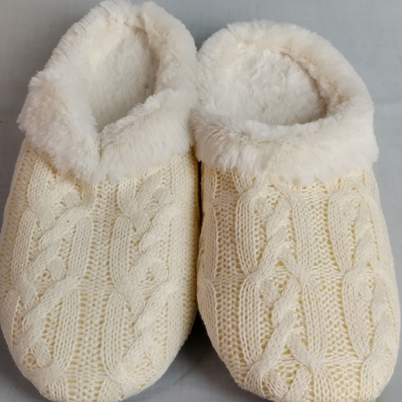Memory Foam Women's Fluffy Slippers White Size S (7/8) Wintery Knitted White - Picture 4 of 10